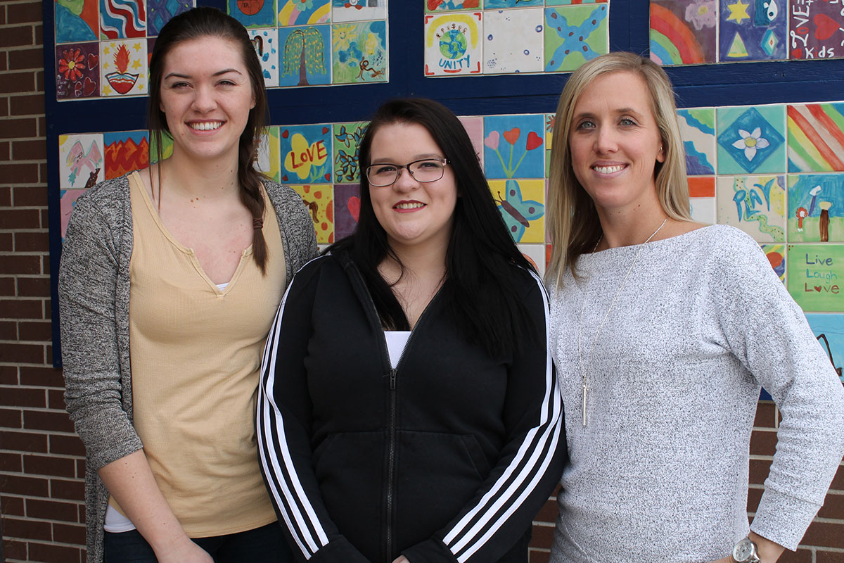Melanie is a student in the UGDSB's Young Parent Education Program. She has been named one of Guelph's 2019 Women of Distinction.  Melanie is pictured with Helen Keen (L) and teacher Brie Worgan (R).
