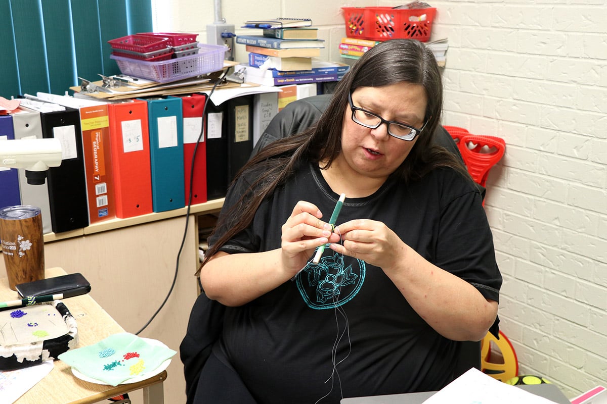 On Oct. 15, 16, 18, and 21 students in Mr. Chris Brown’s class at Willow Road Public School took part in a collaborative project with Anishinaabe artist Naomi Smith and Dr. Ruth Beatty from Lakehead University.